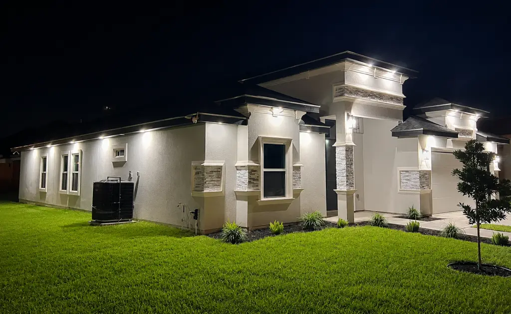 Modern stucco home in San Juan, TX